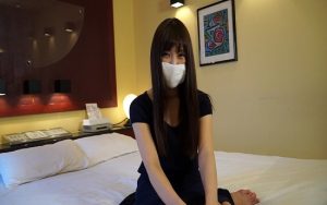 マスクフェチな貴方に見て欲しい激カワ人妻の小峰みこさんです。